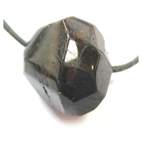 Trommelstein gebohrt Granat Kristall poliert rot