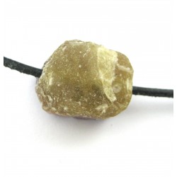 Fluorit Rohstein gebohrt gelblich 1,5-2 cm