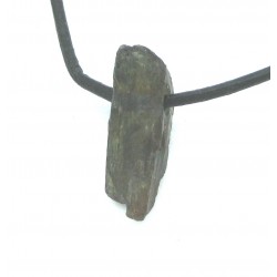 Andalusit Rohstein gebohrt 1-1,5 cm