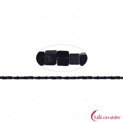 Strang Würfel Onyx (gef.) 4 mm