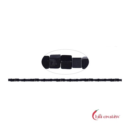 Strang Würfel Onyx (gef.) 4 mm